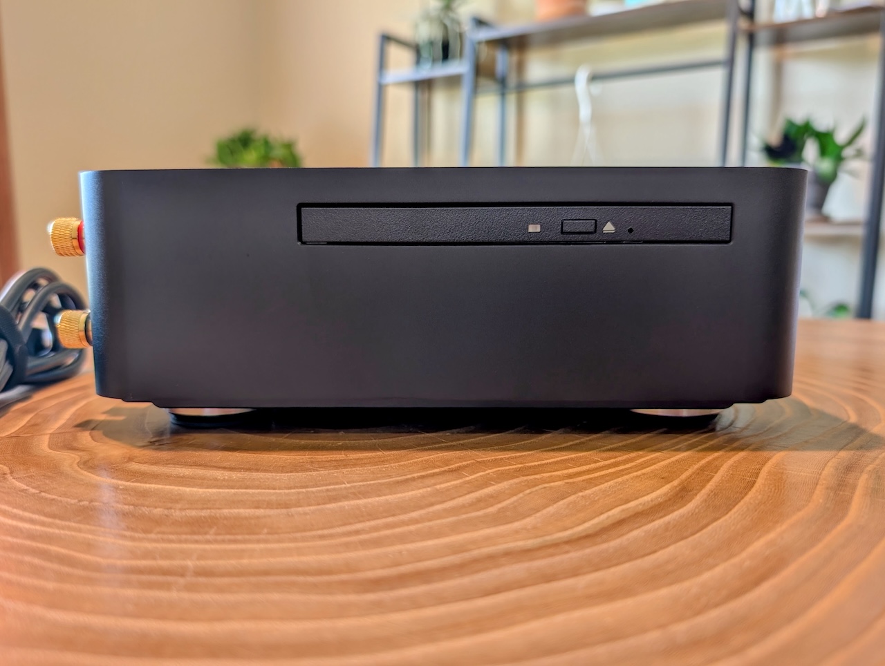 Side view of the Evesolo Play with CD Tray