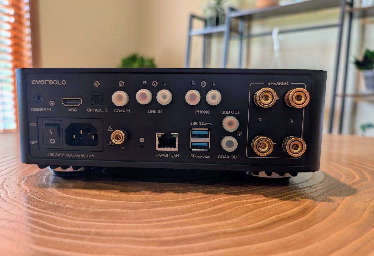 Back of the Eversolo Play